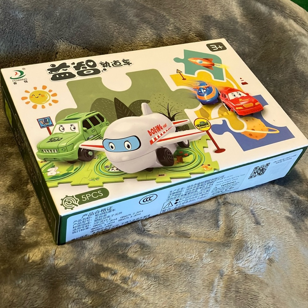 Green and White Puzzle Game Set for Creative Play